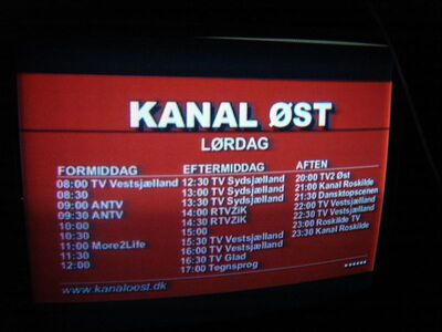 2011_09_22_HWI1_004.JPG
Kanal Øst (Regional-TV), DIGI TV 1 Øst, SFN Nakskov/Vordingborg, K58 mit Übersicht der Sendezeitaufteilung. Die TV2-Regionalprogramme werden auf den Lokal-TV verbreitet und bleiben im Gegensatz zum Hauptprogramm auch nach dem 11.01.2012 unverschlüsselt. Die Lokal-TV senden ebenfalls bis 11.01.2012 noch in MPEG-2, dann in MPEG-4
Schlüsselwörter: TV Tropo Überreichweite DVB-T Dänemark Danmark Regional Øst DIGI MPEG2