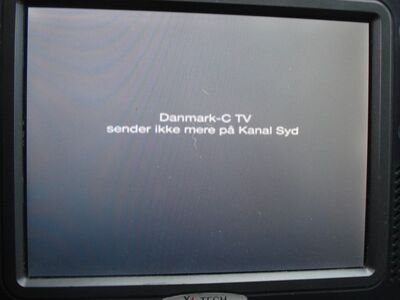 2017_07_07_HWI1_005.JPG
Hinweistafel auf der Sendesamvirke "Kanal Syd": "Danmark-C TV" hat aufgehört (Kanal Syd, DIGI TV 1 Syd, SFN Åbenrå/Flensburg, K37)
Schlüsselwörter: TV Tropo Überreichweite UHF DVB-T DTT digital Dänemark Danmark MPEG-4 DIGI DIGI1 Kanal Syd K37 Danmark-C Sendeschluss