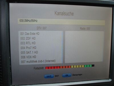 2016_05_20_PCH1_004.JPG
Er kam schließlich doch noch an - ganz ohne condx:
DVB-T2 Pilot-Multiplex, SFN Hamburg (H.-Hz.-Turm, Höltingbaum), K44. der Empfang war grenzwertig, Bild und Ton kamen nur bruchstückweise.
Schlüsselwörter: TV DX DVB-T2 Tropo Überreichweite Pilot Multiplex Pilotmux Hamburg K44 schwaches Signal