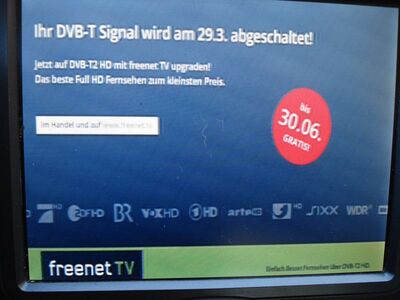 2017_02_15_PCH1_003.JPG
Auf der Multithek unter dem alten DVB-T (hier Berlin K39) erscheint bei fehlender Internetverbindung anstelle der üblichen Hinweistafel diese Tafel, die auf die DVB-T-Abschaltung am 29. März hinweist
Schlüsselwörter: TV DX Tropo Überreichweite DVB-T DTT digital UHF Multithek Hinweistafel Abschaltung 29.03.2017
