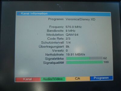 2018_07_04_PCH1_026.JPG
Da in den Niederlanden immer noch im alten DVB-T mit MPEG-2 Codec gesendet wird, erkennt auch der Digipal1 sämtliche niederländische Bouquezs vollständig - hier NTS3 Digitenne 4, Hoogersmilde, K33
Schlüsselwörter: TV DX Tropo Überreichweite DVB-T DTT digital terrestrisch Niederlande Nederland NTS3 Digitenne4 Hoogersmilde Smilde K33 verschlüsselt encrypted Parameter Digipal1