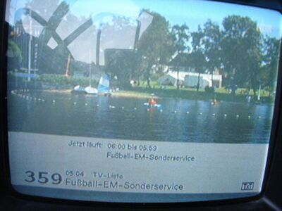 2008_06_09_PCH2_006.JPG
Eine neue Temporäre Px-ID: "Fußball-EM-Sonderservice", welche die Besitzer nicht-VHF-fähiger DVB-T-RX. mit den Spielen im "Erste" beglücken soll. Wenn nicht gerade ein Spiel übertragen wird, läuft das NDR Fernsehen
Schlüsselwörter: TV DVB-T NDR Niedersachsen Fußball Sonderservice