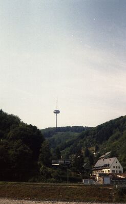 Fernsehturm Koblenz-Kühkopf, Juli 1990
Der Fernsehturm auf dem Kühkopf bei Koblenz. Aufgenommen im Juli 1990 von einem Rheindampfer aus
Schlüsselwörter: Koblenz Kühkopf Rhein Juli 1990 TV-Turm Fernsehturm TV tower