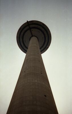Europaturm Frankfurt (Ginnheim), Juli 1990
Der Europaturm in Frankfurt-Ginnheim aus der Froschperspektive. Aufgenommen im Juli 1990
Schlüsselwörter: Europaturm Frankfurt am Main Ginnheim Juli 1990